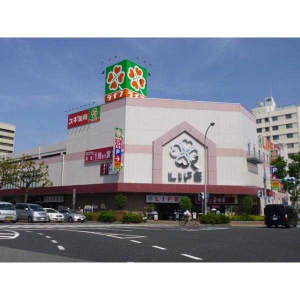 ライフ神戸駅前店：246m