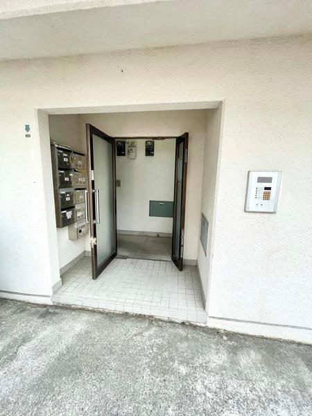 神戸市北区鈴蘭台東町マンション エントランス