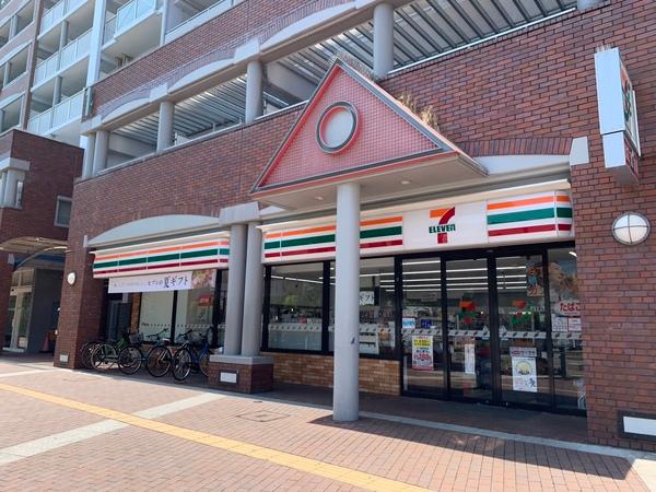 セブンイレブンJR兵庫駅前店：334m