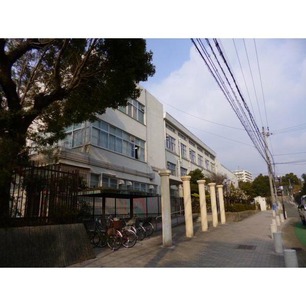 神戸市立湊川中学校：553m