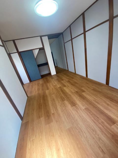 湊川町３丁目貸家 リビング
