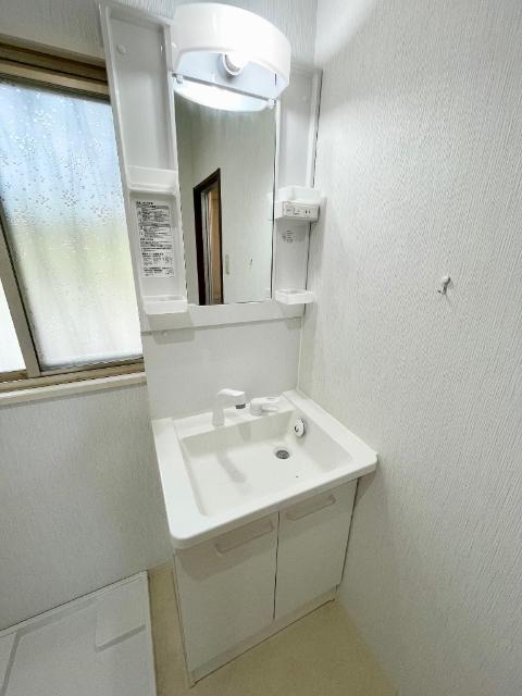 鈴蘭台南町貸家 洗面