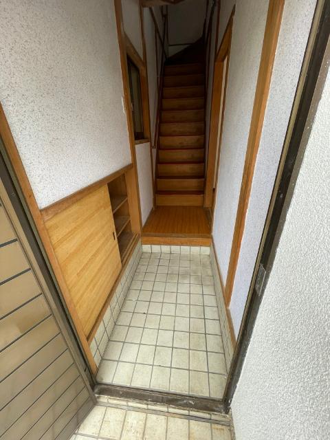源平町貸戸建 玄関