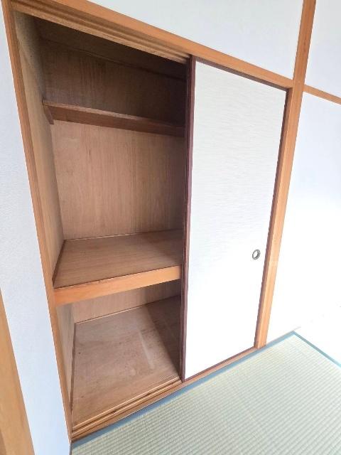 ロイヤル石井 収納