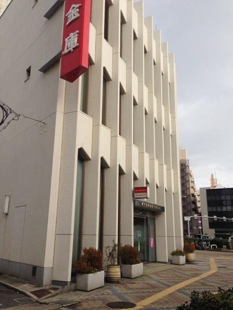 神戸信用金庫中央支店：327m