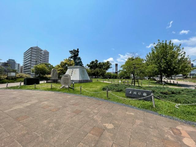 湊川公園：423m