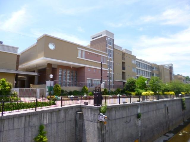 神戸市立夢野の丘小学校：538m