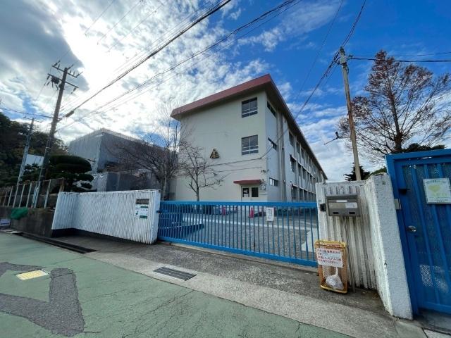 神戸市立泉台小学校：243m