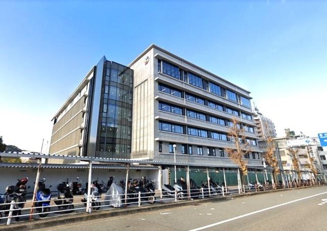 私立神戸村野工業高校：990m