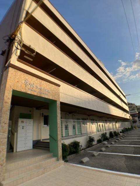 神戸市兵庫区鵯越町マンション エントランス