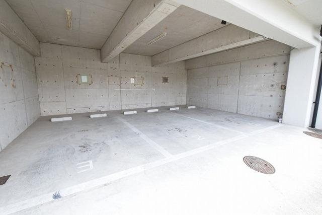 エミネンス北町（203） 駐車場