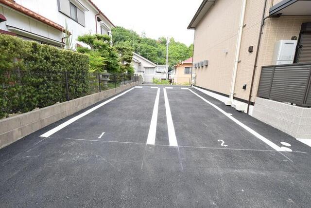 ソレアードF（102） 駐車場