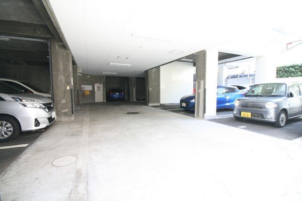 ライオンズマンション湊川公園 駐車場