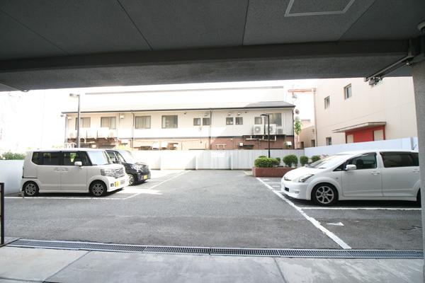 朝日プラザアルファポート神戸 駐車場