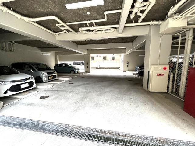 ルネ下沢通 駐車場