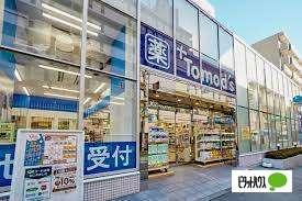 トモズ久米川店：623m