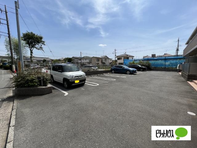 リュミエール（203） 駐車場