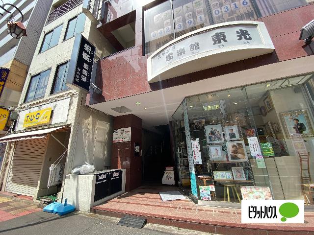 丸周司ビル エントランス