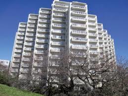 敷地内にプールがあるマンション