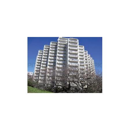 敷地内にプールがあるマンション