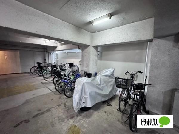 山王ローズシャトー 駐車場
