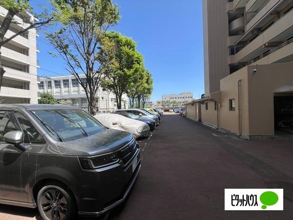 多摩川ハイム1号棟 駐車場