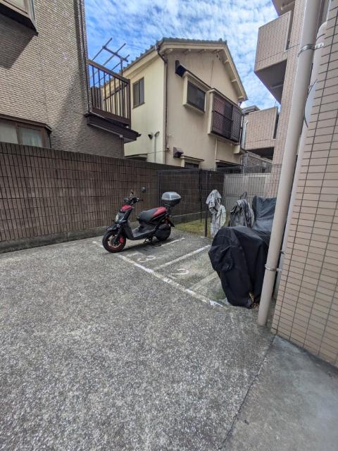 クレッセント多摩川Ⅱ 駐車場