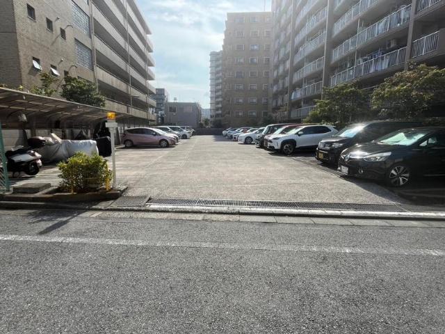 メイツ多摩川緑地 駐車場