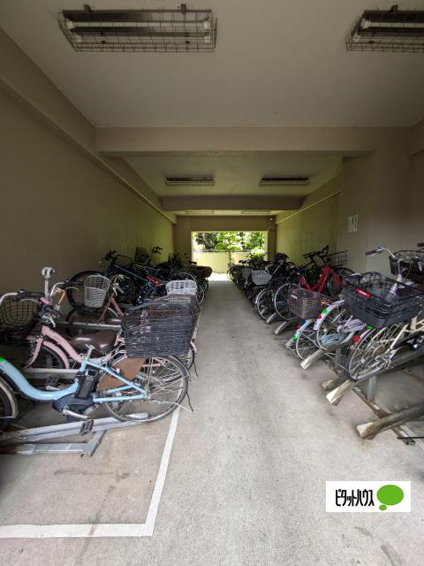 多摩川芙蓉ハイツ４号棟 駐車場