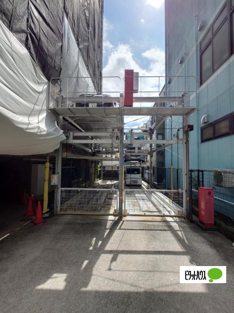 グランイーグル萩中公園５F 駐車場