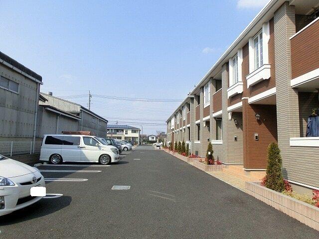 グラース・アビタシオンⅢ（102） 駐車場