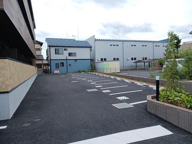 ヒカルサ三郷中央（307） 駐車場