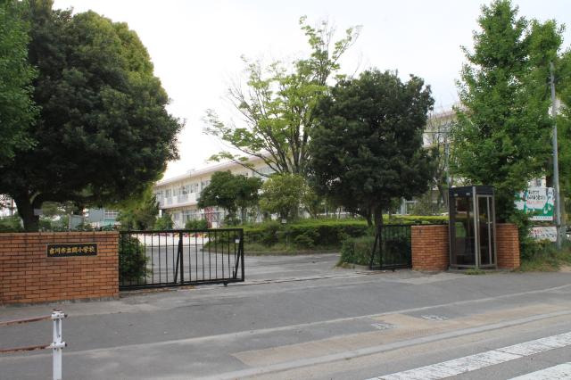 吉川市立関小学校：733m