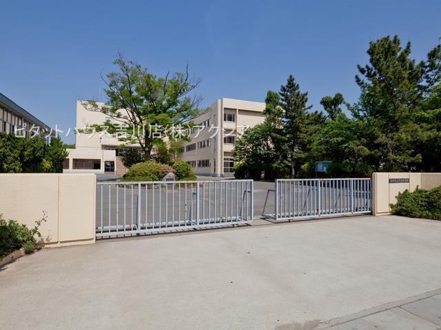 吉川市立中央中学校：899m