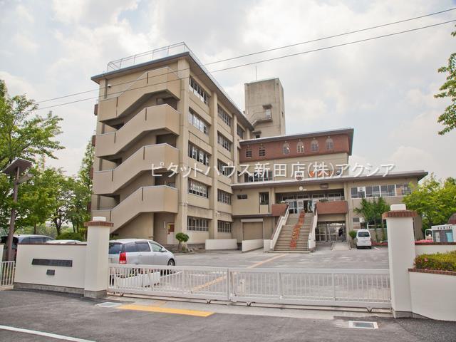 越谷市立大相模中学校：1550m