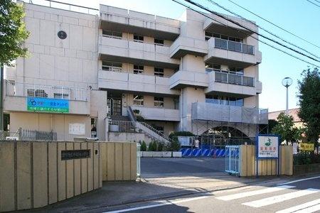 三郷市立早稲田小学校：769m