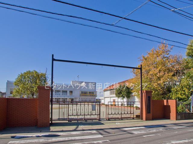 吉川市立吉川小学校：1611m