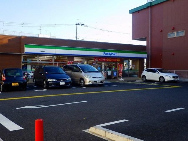 ファミリーマート三郷駅南店：424m