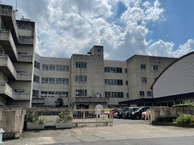 三郷市立丹後小学校：392m