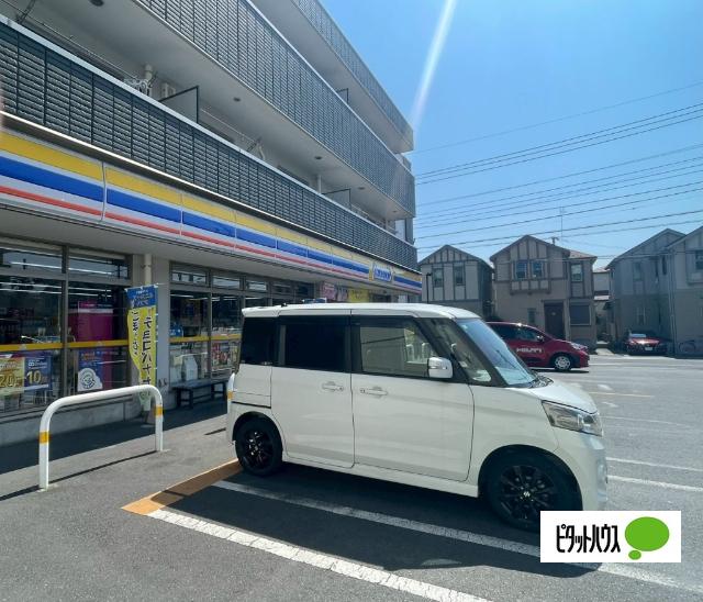 ミニストップ東越谷3丁目店：184m