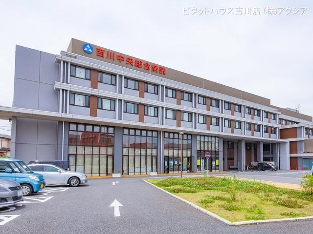 医療法人社団協友会吉川中央総合病院：969m