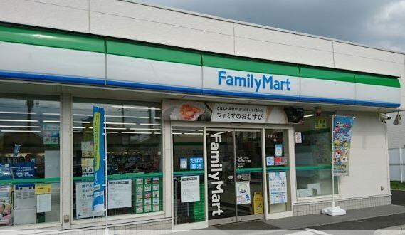 ファミリーマート吉川保一丁目店：216m