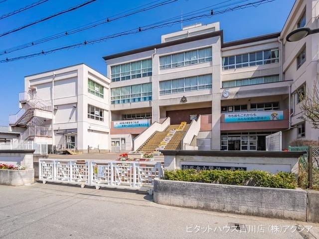 越谷市立鷺後小学校：874m