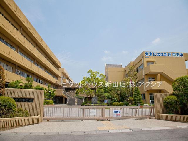越谷市立中央中学校：1015m