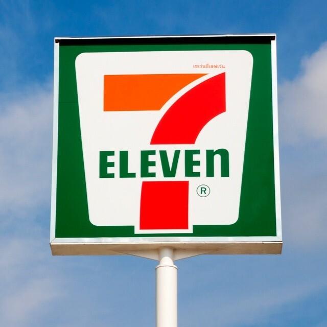 セブンイレブン吉川さくら通り店：276m