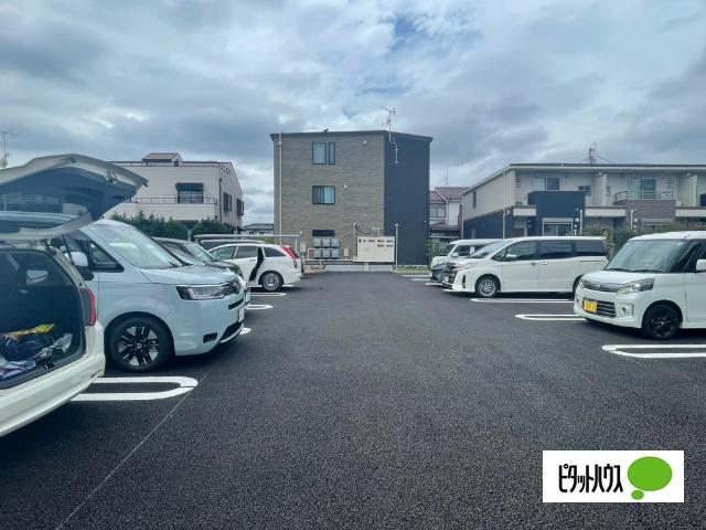 ヴィラ　セレーノ（302） 駐車場