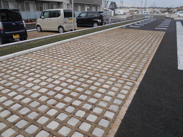 ﾛｲｼﾞｪﾝﾄﾊﾟｰｸｽ ﾚｲｸﾀｳﾝ Ⅱ　C（103） 駐車場
