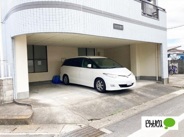 シュロス吉川（306） 駐車場