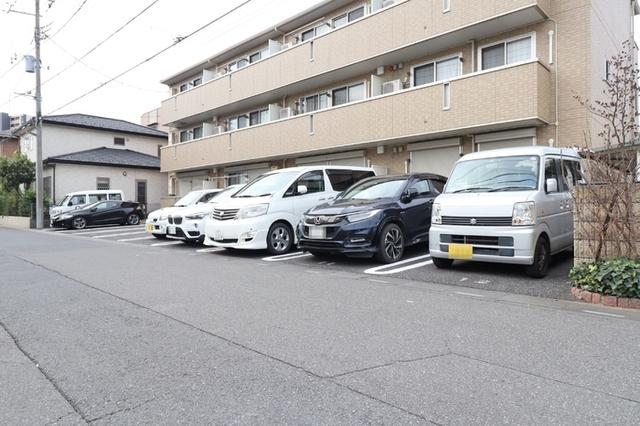 ルガーナ（105） 駐車場