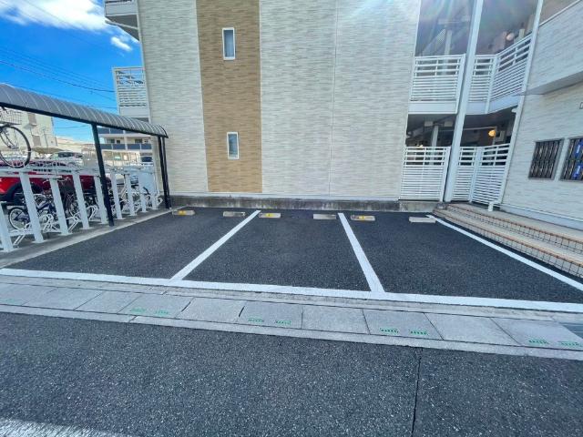 Crea 駐車場
